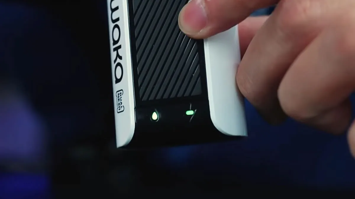 Close-up of the Waka SoPro PA10000's indicator lights